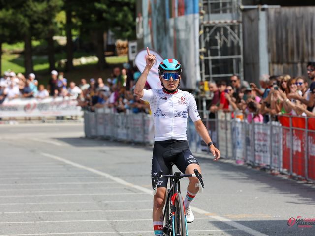 Jarno Widar triomfeert in Giro Valle d'Aosta