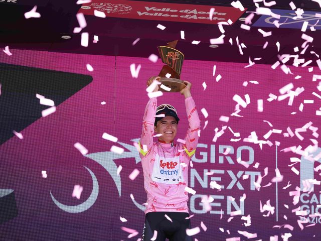 Milestone in Belgian cycling: Jarno Widar takes home the Giro Next Gen