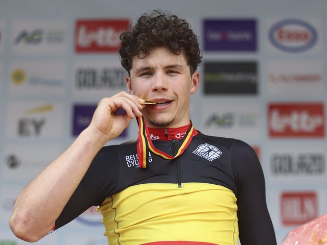 Arnaud De Lie sprint op indrukwekkende wijze naar Belgische titel