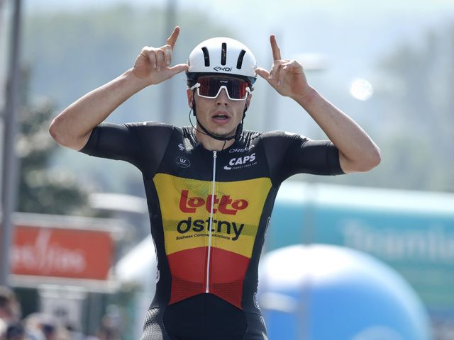 Arnaud De Lie raises his arms for the first time in Belgian champion colours